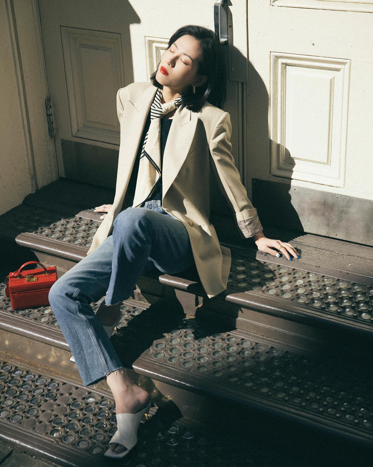 10 cách mặc áo blazer đi chúc Tết hay du xuân đều đẹp- Ảnh 10. 10 cách mặc áo blazer đi chúc Tết hay du xuân đều đẹp- Ảnh 10.