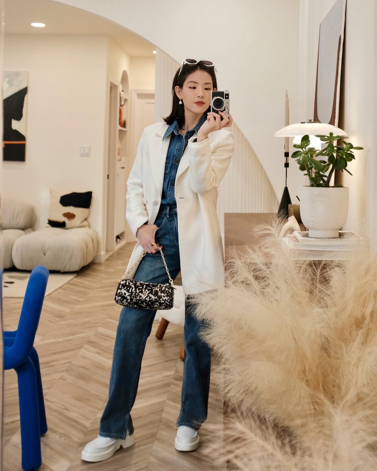 10 cách mặc áo blazer đi chúc Tết hay du xuân đều đẹp- Ảnh 8. 10 cách mặc áo blazer đi chúc Tết hay du xuân đều đẹp- Ảnh 8.