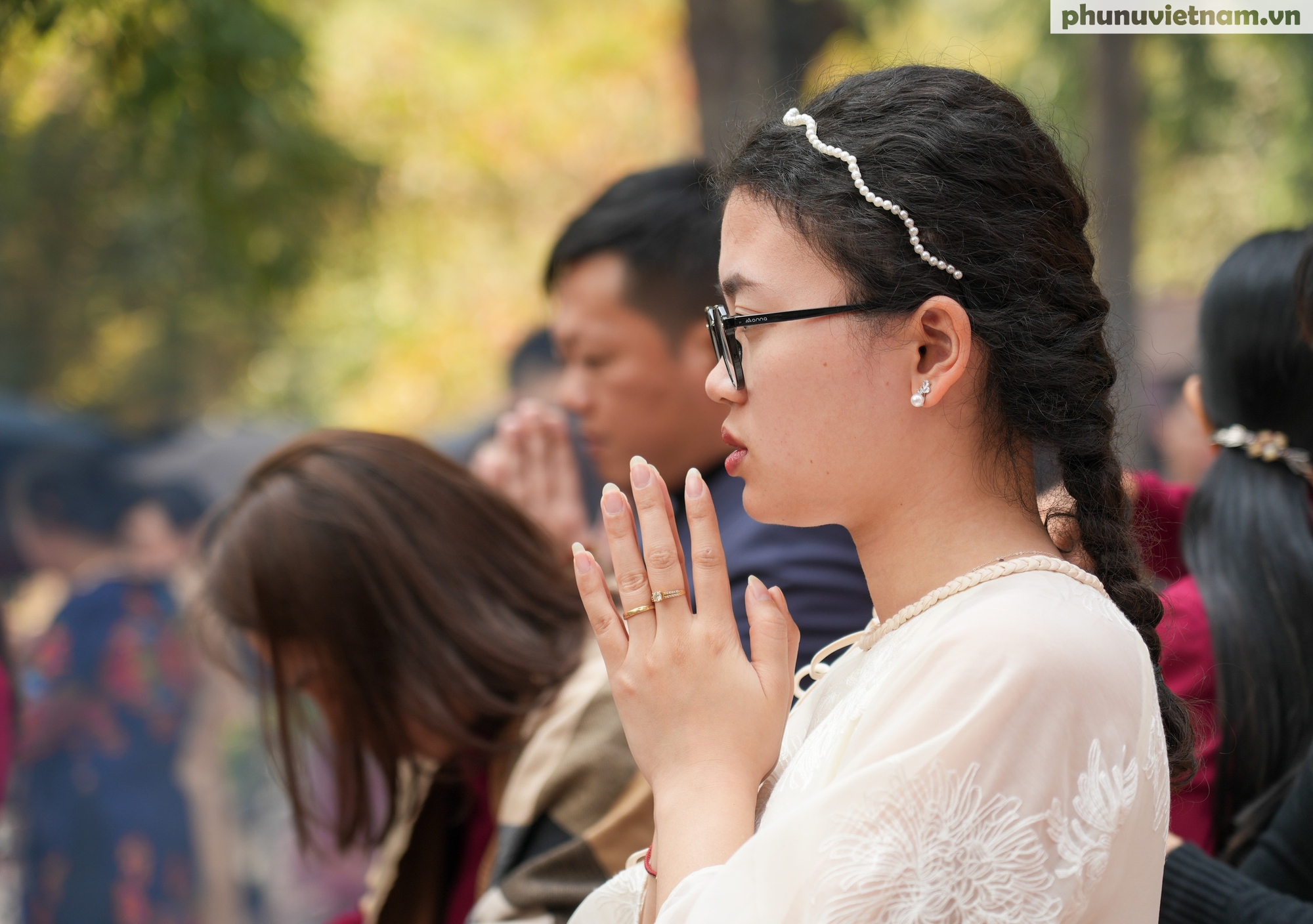 Hàng vạn người dân đến chiêm bái, dâng hương tại đền thờ Tản Viên Sơn Thánh trong ngày đầu Xuân- Ảnh 18.