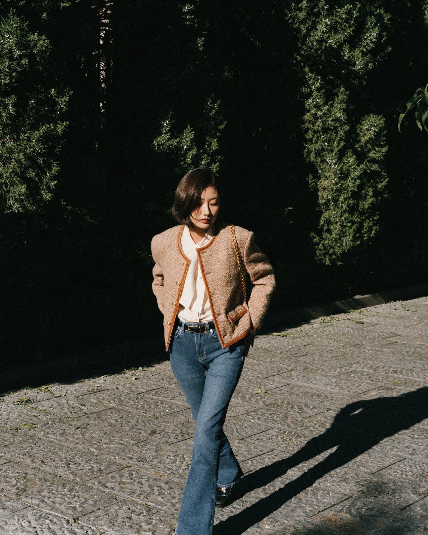 Năm mới trẻ trung hơn với 10 cách phối quần jeans- Ảnh 7. Năm mới trẻ trung hơn với 10 cách phối quần jeans- Ảnh 7.