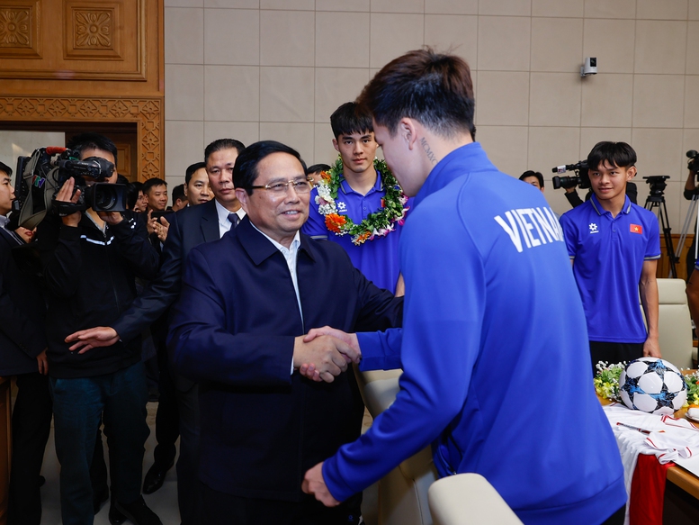 Thủ tướng gặp mặt, chúc mừng Đội tuyển bóng đá Việt Nam vô địch ASEAN Cup- Ảnh 2.