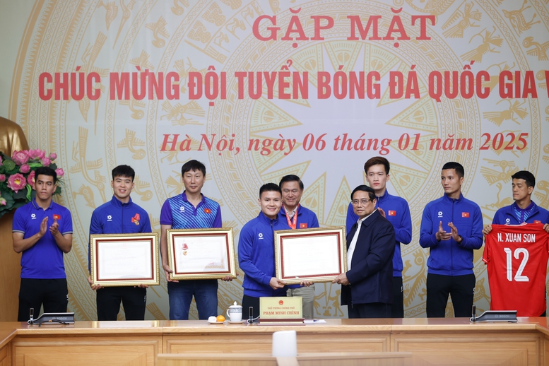 Thủ tướng gặp mặt, chúc mừng Đội tuyển bóng đá Việt Nam vô địch ASEAN Cup- Ảnh 6.