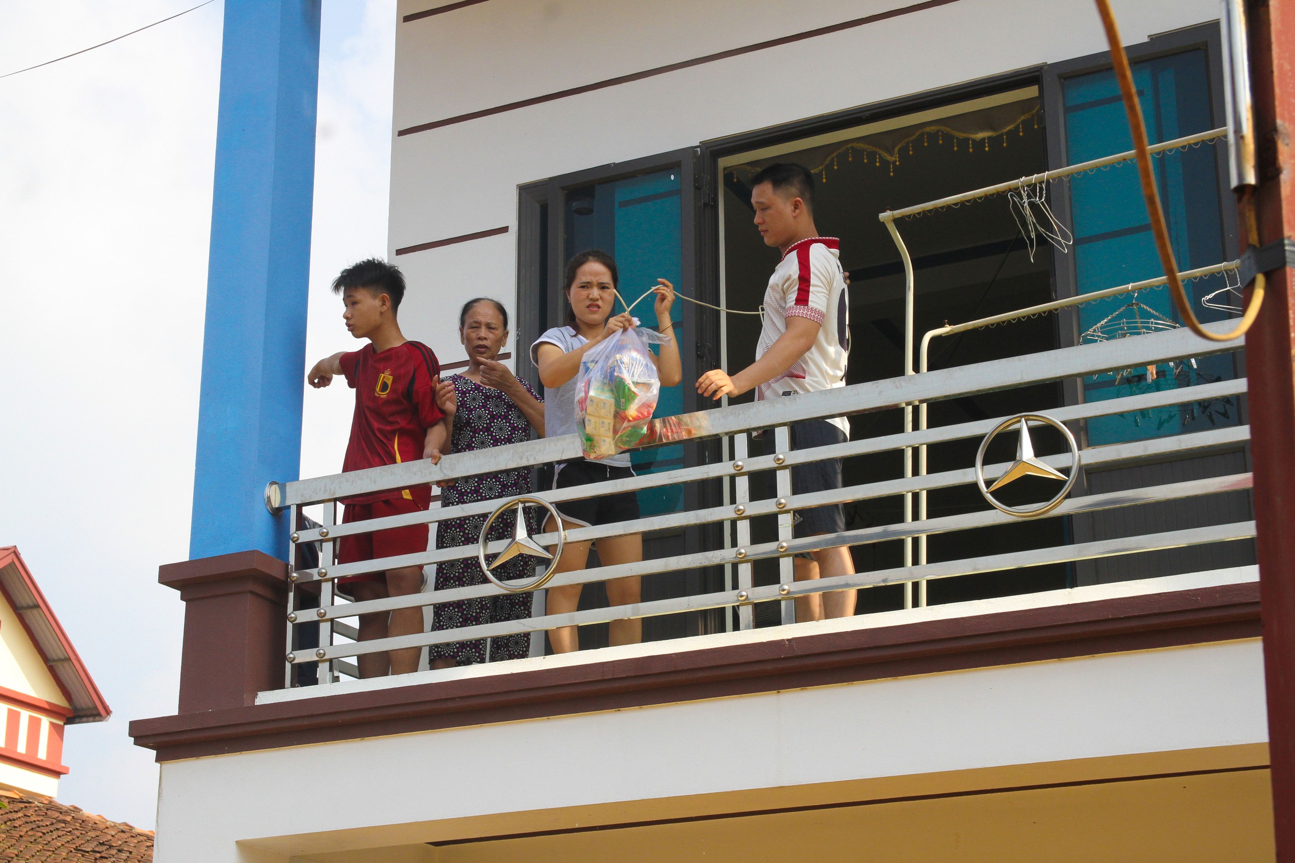 Chùm ảnh: Nhiều ngôi nhà ở Bắc Ninh vẫn chìm trong nước lũ- Ảnh 19.