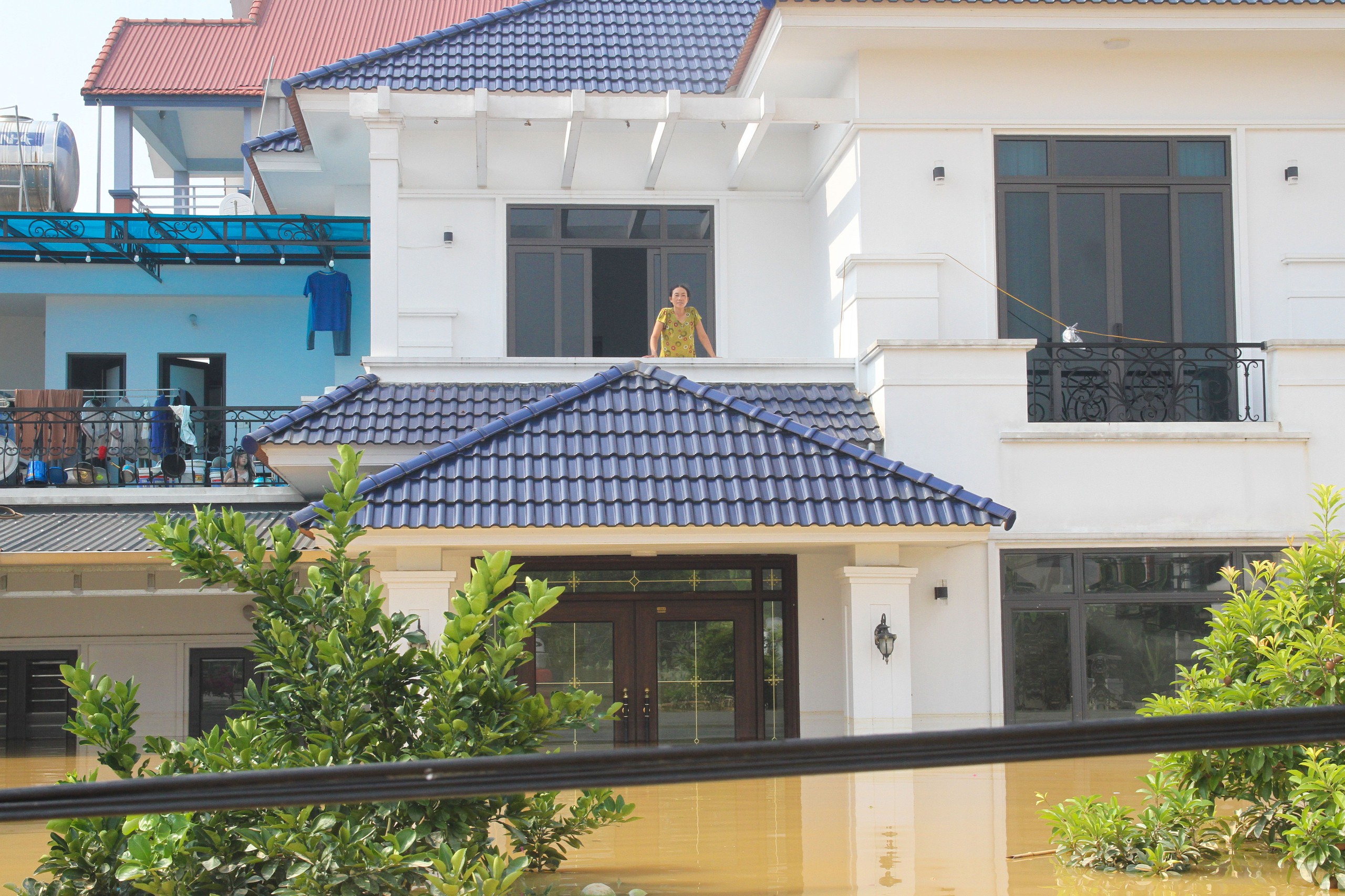 Chùm ảnh: Nhiều ngôi nhà ở Bắc Ninh vẫn chìm trong nước lũ- Ảnh 13.