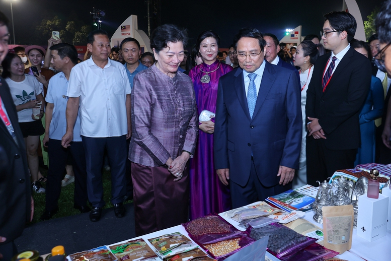 Thủ tướng: Lễ hội Văn hóa thế giới tại Hà Nội "sẻ chia với đồng bào bị thiên tai"- Ảnh 2. Thủ tướng: Lễ hội Văn hóa thế giới tại Hà Nội "sẻ chia với đồng bào bị thiên tai"- Ảnh 2.