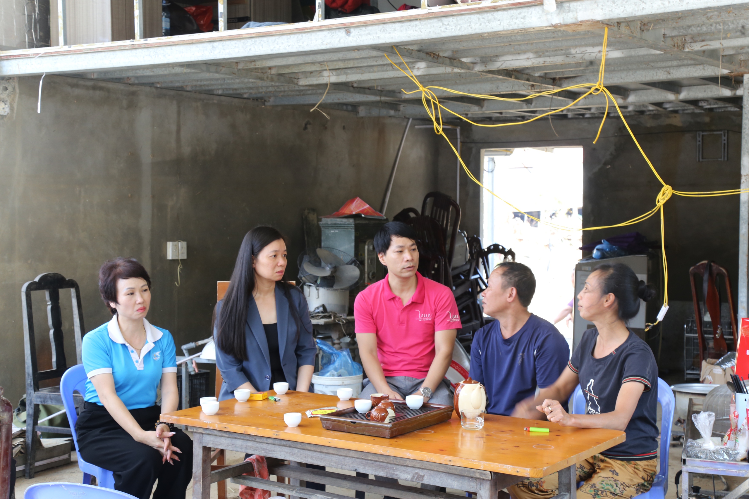 Hội LHPN Việt Nam mang yêu thương đến phụ nữ và trẻ em mồ côi vùng lũ Tuyên Quang- Ảnh 14.