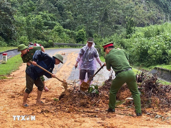 Các nhiệm vụ trọng tâm khắc phục hậu quả do thiên tai sau bão số 11- Ảnh 1. Các nhiệm vụ trọng tâm khắc phục hậu quả do thiên tai sau bão số 11- Ảnh 1.