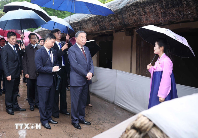 Tổng Bí thư Tô Lâm tưởng nhớ Chủ tịch Kim Nhật Thành và Tổng Bí thư Kim Jong Il- Ảnh 2. Tổng Bí thư Tô Lâm tưởng nhớ Chủ tịch Kim Nhật Thành và Tổng Bí thư Kim Jong Il- Ảnh 2.