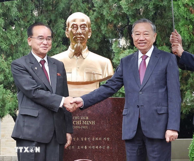 Tổng Bí thư Tô Lâm dự Lễ khánh thành tượng Chủ tịch Hồ Chí Minh tại Triều Tiên- Ảnh 1. Tổng Bí thư Tô Lâm dự Lễ khánh thành tượng Chủ tịch Hồ Chí Minh tại Triều Tiên- Ảnh 1.