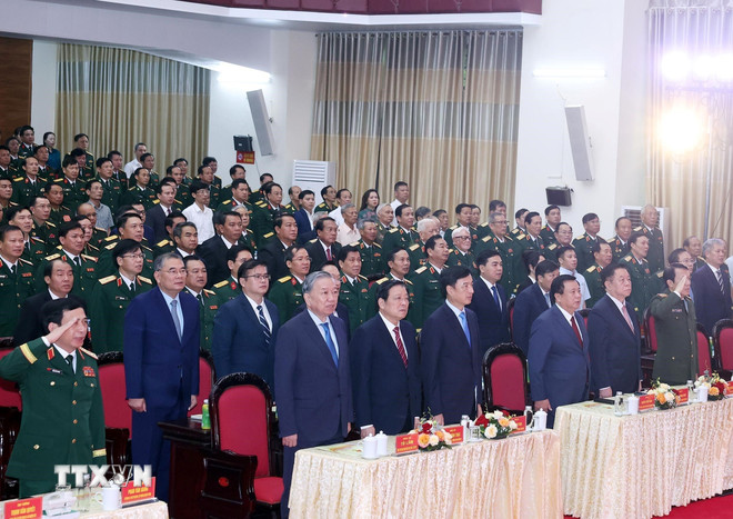 Tổng Bí thư: Xây dựng LLVT Quân khu 4 cách mạng, chính quy, tinh nhuệ, hiện đại- Ảnh 1.
