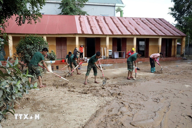 Đánh giá, khắc phục thiệt hại do bão số 11 gây ra đối với ngành giáo dục- Ảnh 1.