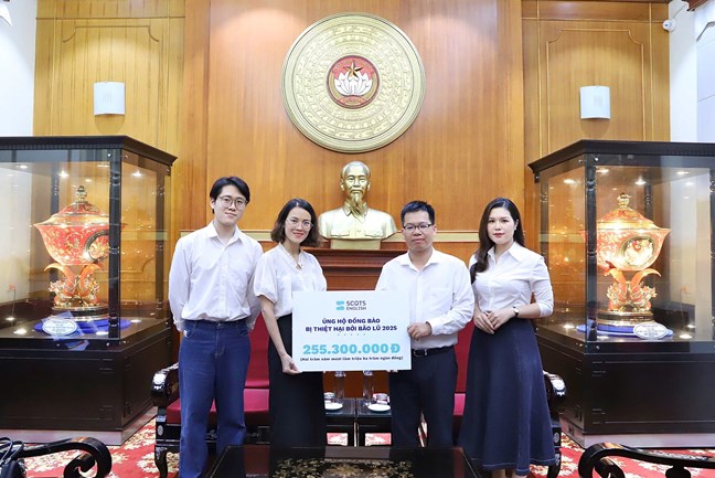 Mỗi người một tấm lòng gửi đến đồng bào vùng lũ- Ảnh 9. Mỗi người một tấm lòng gửi đến đồng bào vùng lũ- Ảnh 9.