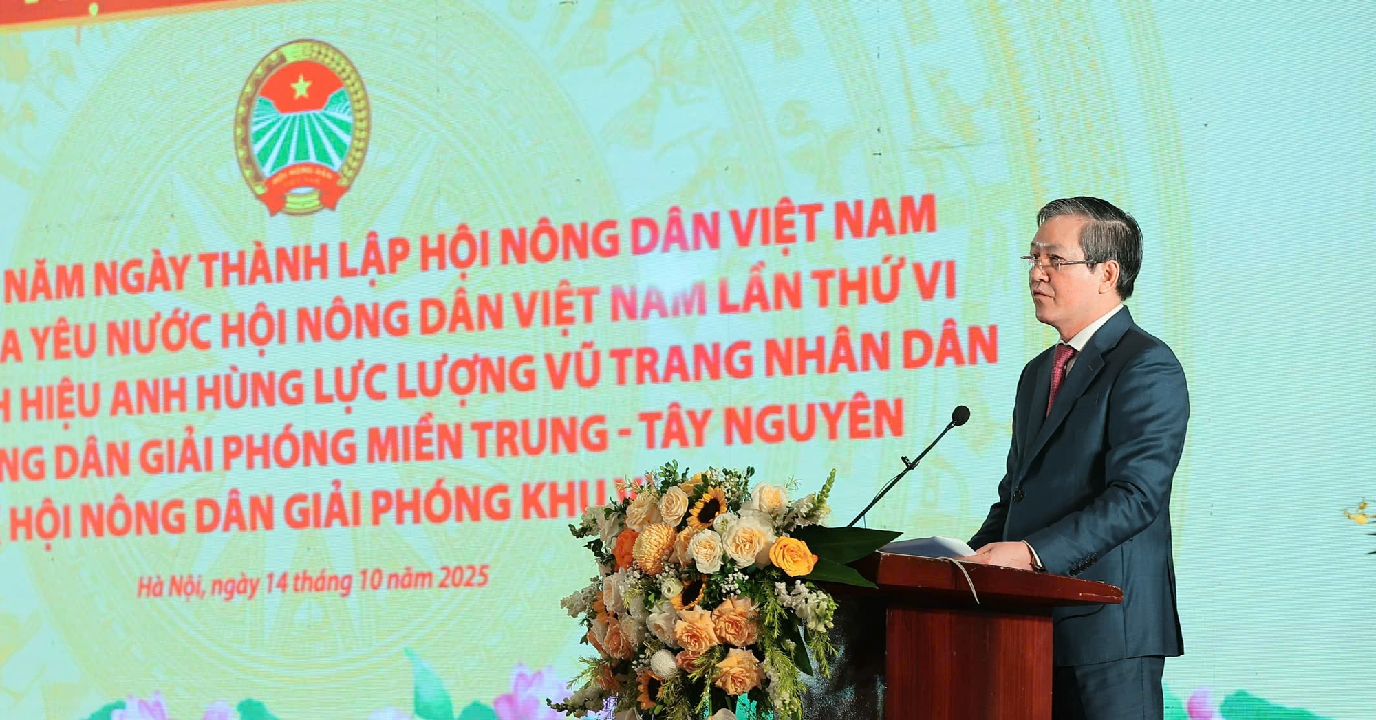 Hội Nông dân Việt Nam đón nhận danh hiệu "Anh hùng Lực lượng vũ trang nhân dân thời kỳ kháng chiến chống Mỹ cứu nước"- Ảnh 2. Hội Nông dân Việt Nam đón nhận danh hiệu "Anh hùng Lực lượng vũ trang nhân dân thời kỳ kháng chiến chống Mỹ cứu nước"- Ảnh 2.