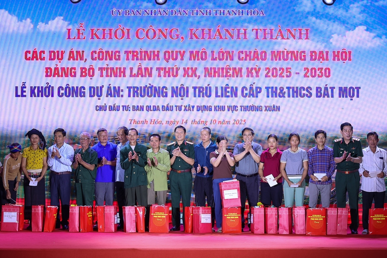 Thủ tướng dự lễ khởi công ngôi trường tại xã vùng núi cao biên giới Thanh Hóa- Ảnh 9. Thủ tướng dự lễ khởi công ngôi trường tại xã vùng núi cao biên giới Thanh Hóa- Ảnh 9.