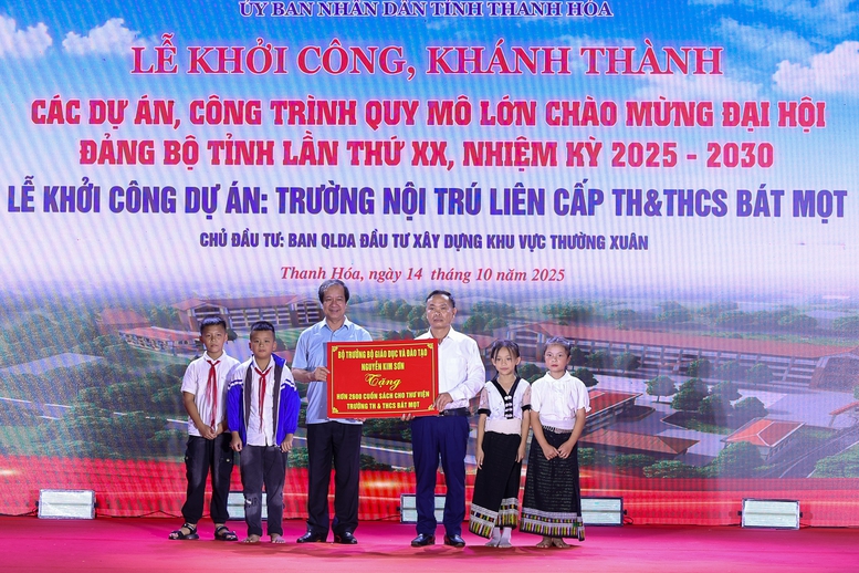 Thủ tướng dự lễ khởi công ngôi trường tại xã vùng núi cao biên giới Thanh Hóa- Ảnh 10. Thủ tướng dự lễ khởi công ngôi trường tại xã vùng núi cao biên giới Thanh Hóa- Ảnh 10.