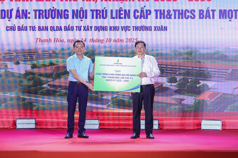 Thủ tướng dự lễ khởi công ngôi trường tại xã vùng núi cao biên giới Thanh Hóa- Ảnh 12. Thủ tướng dự lễ khởi công ngôi trường tại xã vùng núi cao biên giới Thanh Hóa- Ảnh 12.