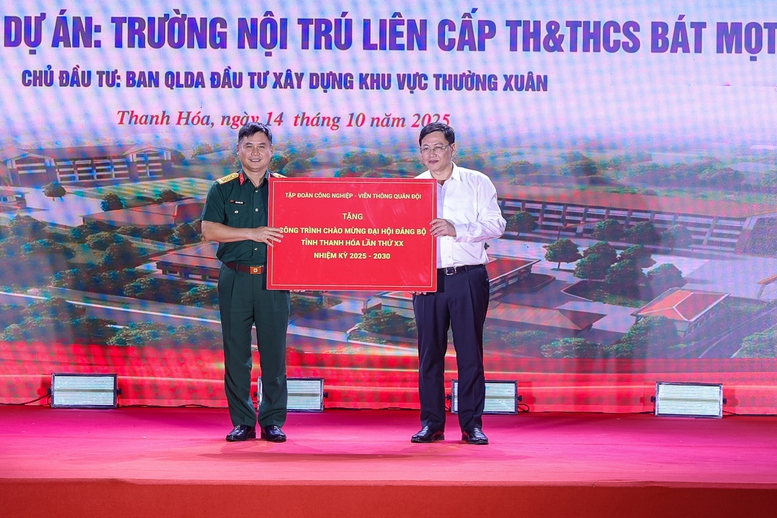 Thủ tướng dự lễ khởi công ngôi trường tại xã vùng núi cao biên giới Thanh Hóa- Ảnh 11. Thủ tướng dự lễ khởi công ngôi trường tại xã vùng núi cao biên giới Thanh Hóa- Ảnh 11.