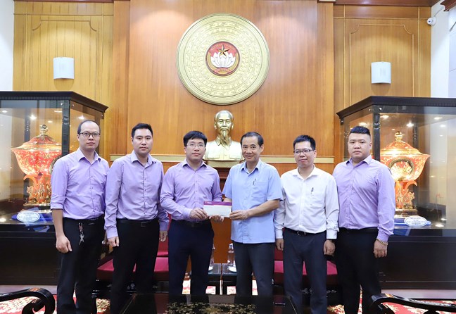Mỗi người một tấm lòng gửi đến đồng bào vùng lũ- Ảnh 3. Mỗi người một tấm lòng gửi đến đồng bào vùng lũ- Ảnh 3.