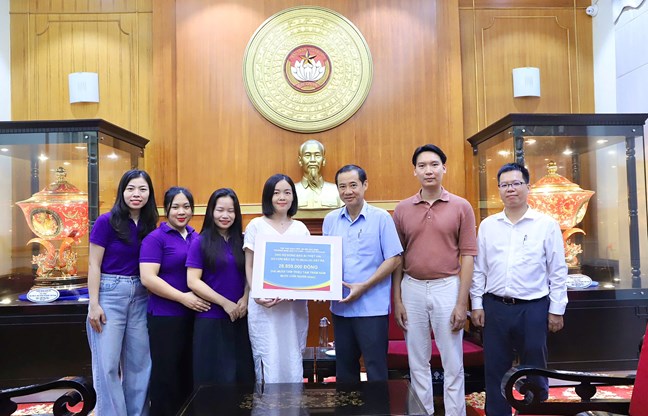 Mỗi người một tấm lòng gửi đến đồng bào vùng lũ- Ảnh 5. Mỗi người một tấm lòng gửi đến đồng bào vùng lũ- Ảnh 5.