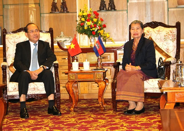 Phó Chủ tịch UBTƯ MTTQ Việt Nam tiếp Chủ tịch Hội đồng Quốc gia Mặt trận Đoàn kết Phát triển Tổ quốc Campuchia- Ảnh 1. Phó Chủ tịch UBTƯ MTTQ Việt Nam tiếp Chủ tịch Hội đồng Quốc gia Mặt trận Đoàn kết Phát triển Tổ quốc Campuchia- Ảnh 1.