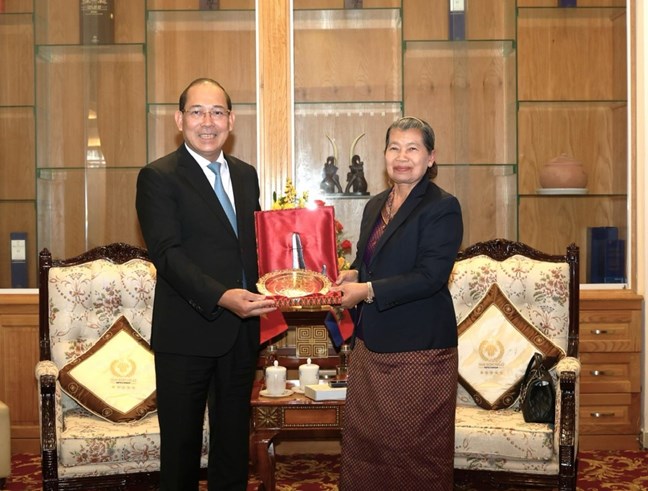Phó Chủ tịch UBTƯ MTTQ Việt Nam tiếp Chủ tịch Hội đồng Quốc gia Mặt trận Đoàn kết Phát triển Tổ quốc Campuchia- Ảnh 1.