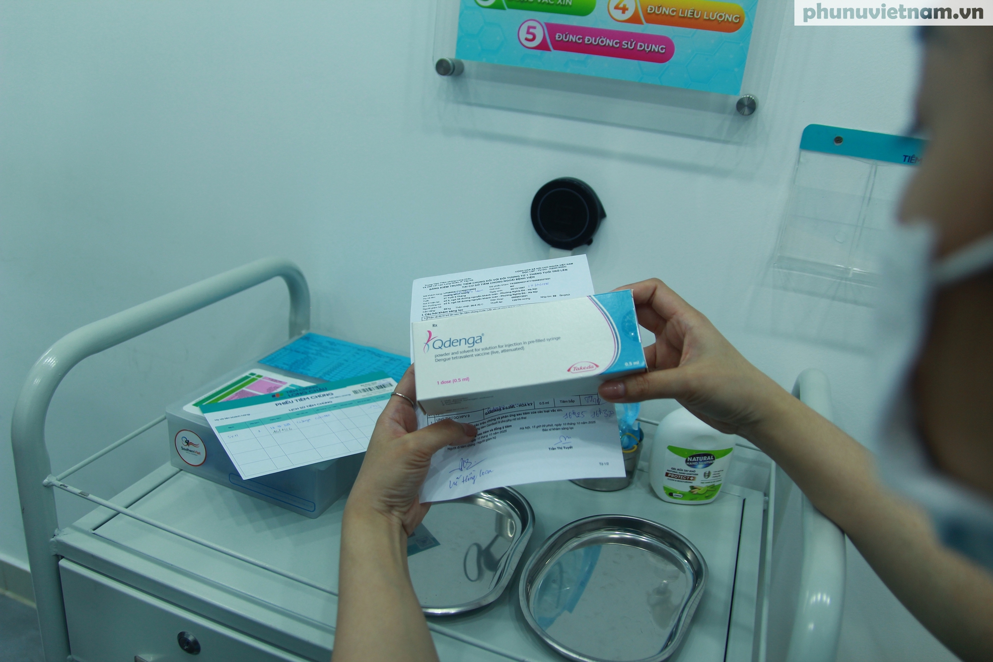 Người dân tiêm vắc xin phòng sốt xuất huyết tăng mạnh- Ảnh 2. Người dân tiêm vắc xin phòng sốt xuất huyết tăng mạnh- Ảnh 2.