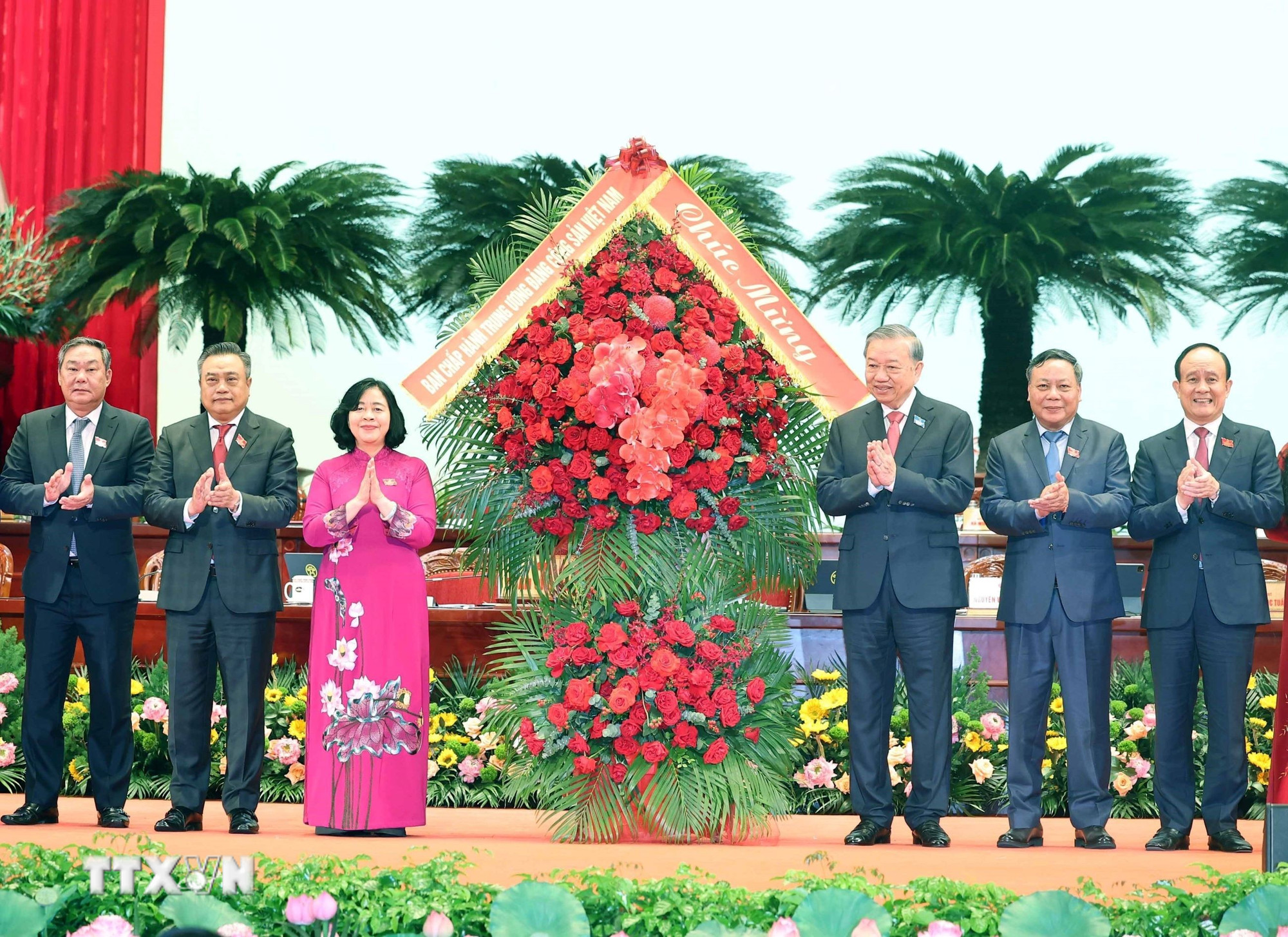 Phát biểu của Tổng Bí thư Tô Lâm tại Đại hội Đại biểu Đảng bộ thành phố Hà Nội- Ảnh 3. Phát biểu của Tổng Bí thư Tô Lâm tại Đại hội Đại biểu Đảng bộ thành phố Hà Nội- Ảnh 3.