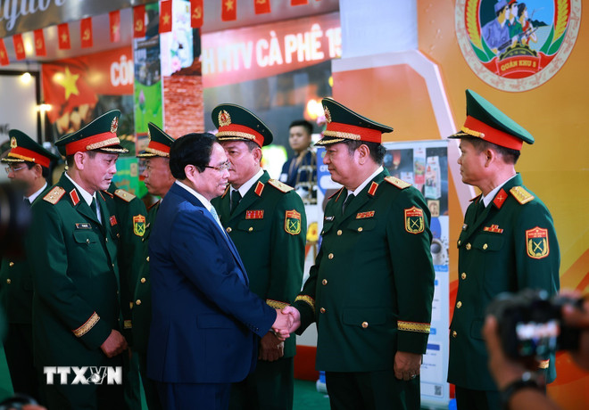 Thủ tướng: Quân khu 5 hãy viết tiếp trang sử vẻ vang của quân đội và dân tộc- Ảnh 3. Thủ tướng: Quân khu 5 hãy viết tiếp trang sử vẻ vang của quân đội và dân tộc- Ảnh 3.