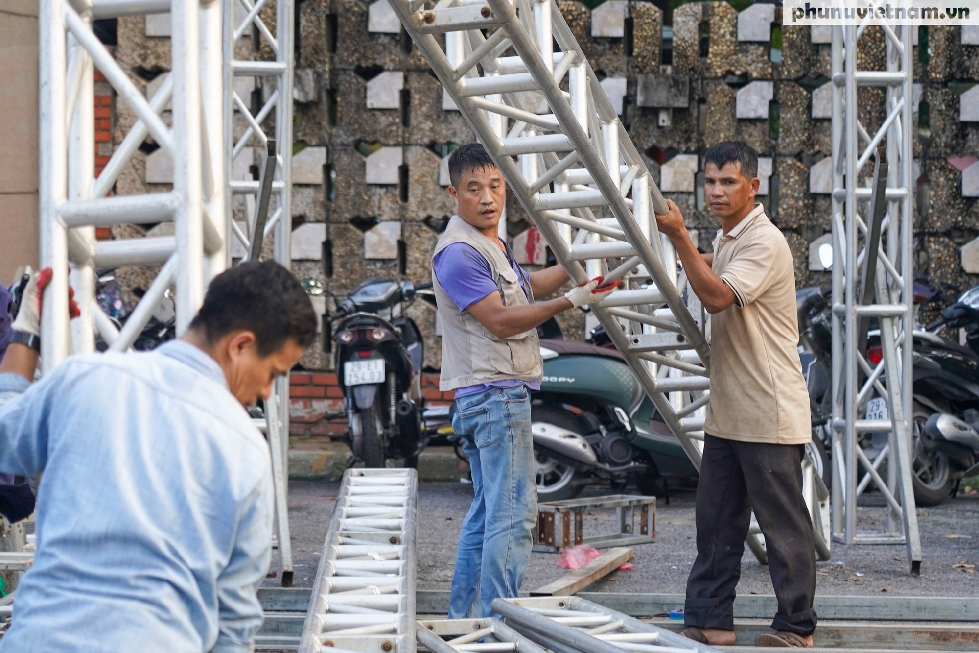 Không khí “trước giờ G” của chuỗi sự kiện Ngày hội “Phụ nữ” - Ảnh 2. Không khí “trước giờ G” của chuỗi sự kiện Ngày hội “Phụ nữ” - Ảnh 2.