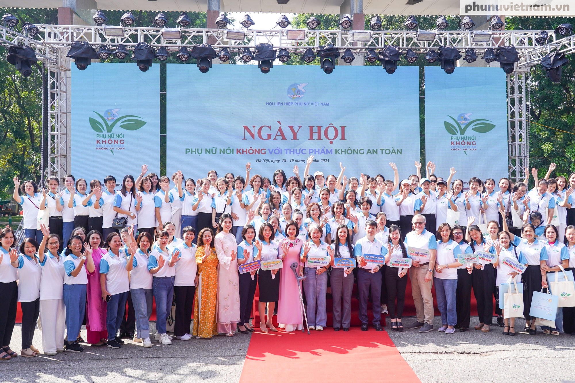 Sôi nổi khai mạc Ngày hội “Phụ nữ nói không với thực phẩm không an toàn”, Ngày hội “Phụ nữ Khỏe Đẹp và Tiêu dùng xanh”- Ảnh 19. Sôi nổi khai mạc Ngày hội “Phụ nữ nói không với thực phẩm không an toàn”, Ngày hội “Phụ nữ Khỏe Đẹp và Tiêu dùng xanh”- Ảnh 19.