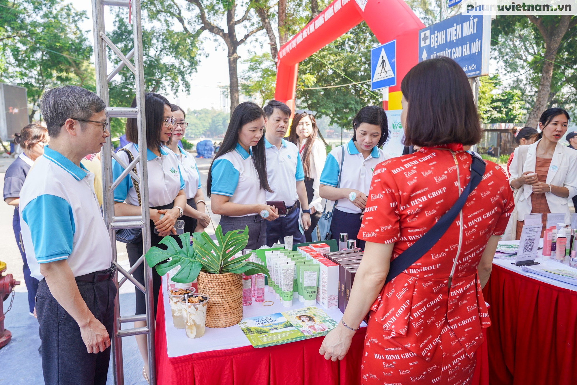 Sôi nổi khai mạc Ngày hội “Phụ nữ nói không với thực phẩm không an toàn”, Ngày hội “Phụ nữ Khỏe Đẹp và Tiêu dùng xanh”- Ảnh 20. Sôi nổi khai mạc Ngày hội “Phụ nữ nói không với thực phẩm không an toàn”, Ngày hội “Phụ nữ Khỏe Đẹp và Tiêu dùng xanh”- Ảnh 20.