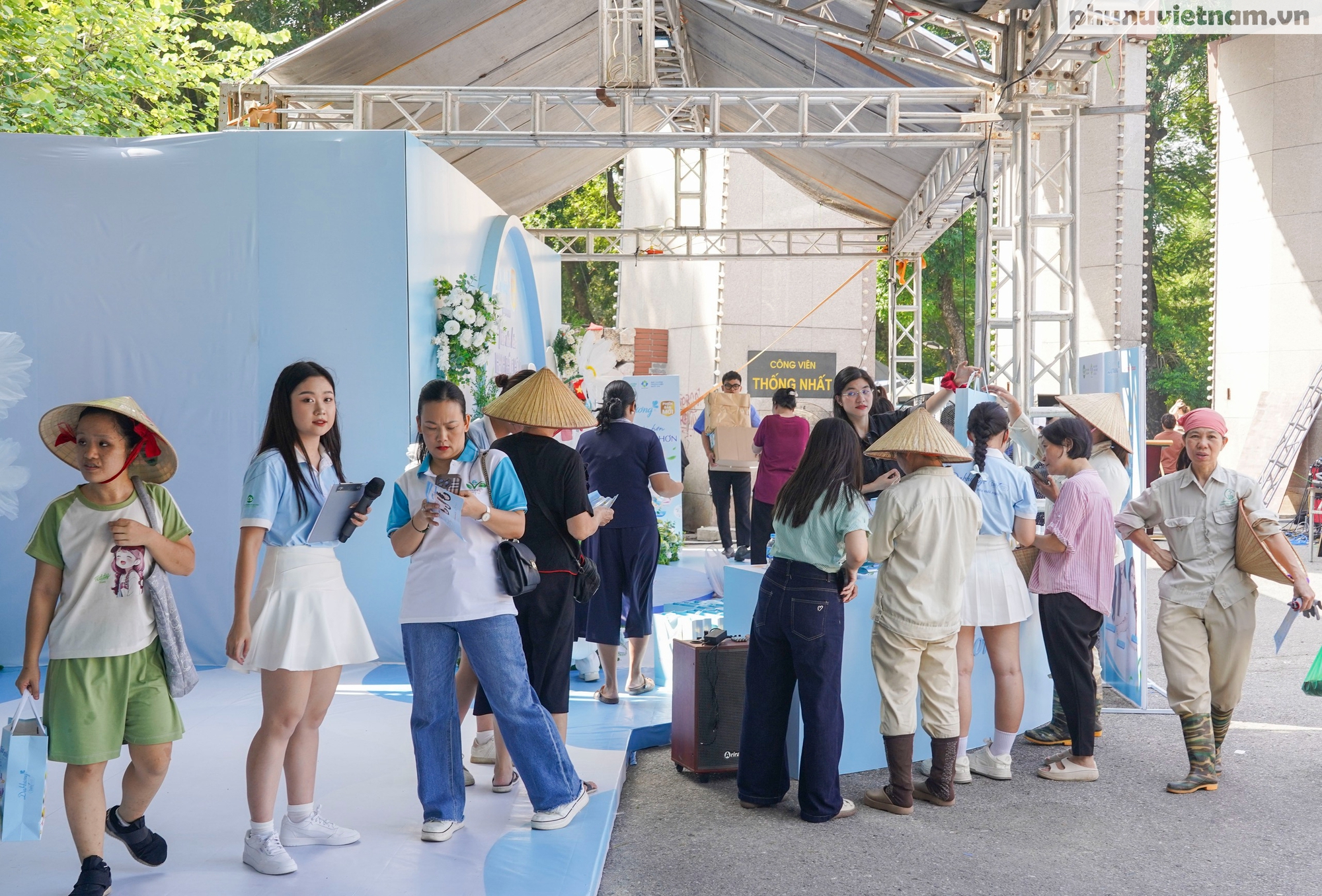 Phố đi bộ rộn ràng, đông đảo người trải nghiệm làm đẹp, nhận quà, tiêu dùng xanh tại ngày hội Phố đi bộ rộn ràng, đông đảo người trải nghiệm làm đẹp, nhận quà, tiêu dùng xanh tại ngày hội