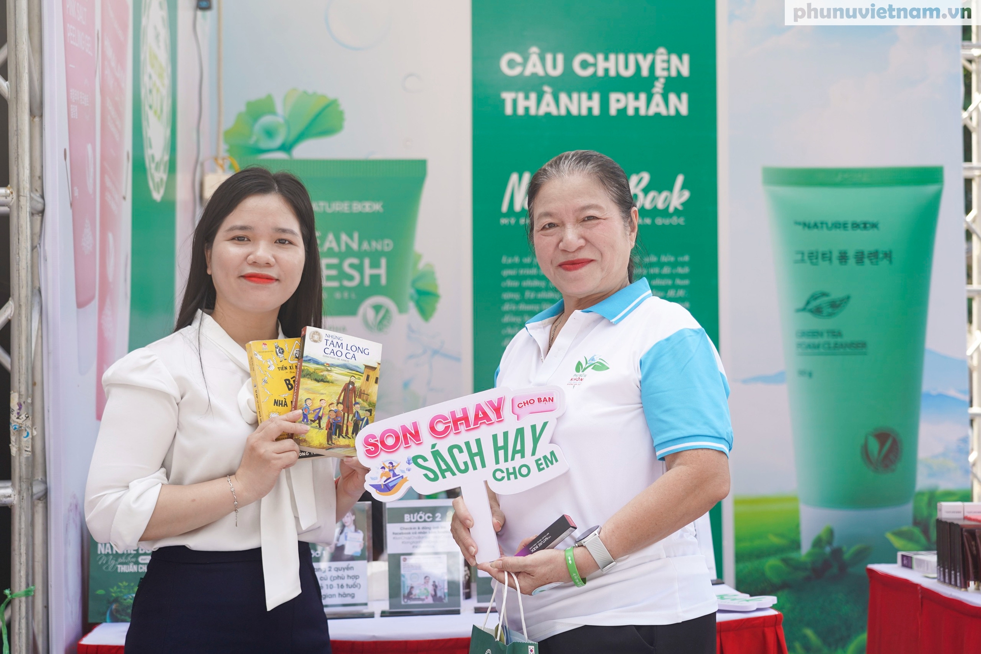Phố đi bộ rộn ràng, đông đảo người trải nghiệm làm đẹp, nhận quà, tiêu dùng xanh tại ngày hội Phố đi bộ rộn ràng, đông đảo người trải nghiệm làm đẹp, nhận quà, tiêu dùng xanh tại ngày hội