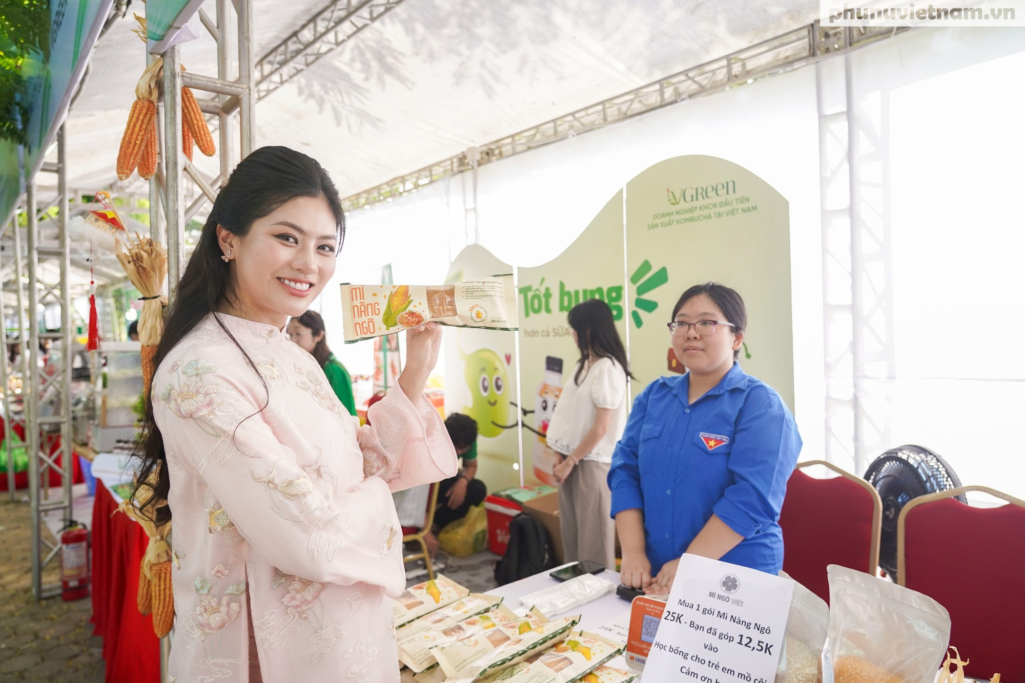 Phố đi bộ rộn ràng, đông đảo người trải nghiệm làm đẹp, nhận quà, tiêu dùng xanh tại ngày hội Phố đi bộ rộn ràng, đông đảo người trải nghiệm làm đẹp, nhận quà, tiêu dùng xanh tại ngày hội