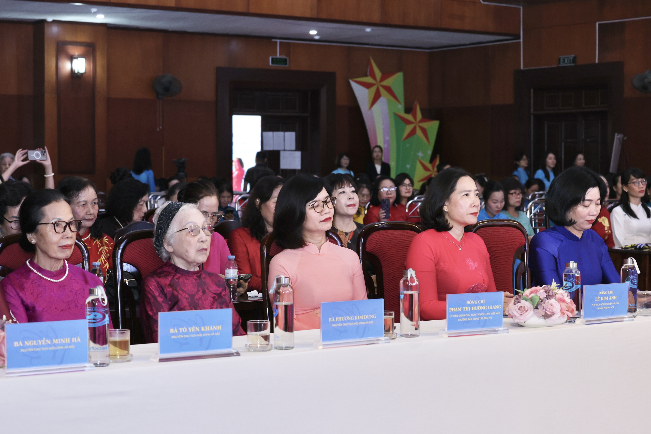 Vinh danh 8 Phụ nữ Thủ đô tiêu biểu năm 2025- Ảnh 2. Vinh danh 8 Phụ nữ Thủ đô tiêu biểu năm 2025- Ảnh 2.