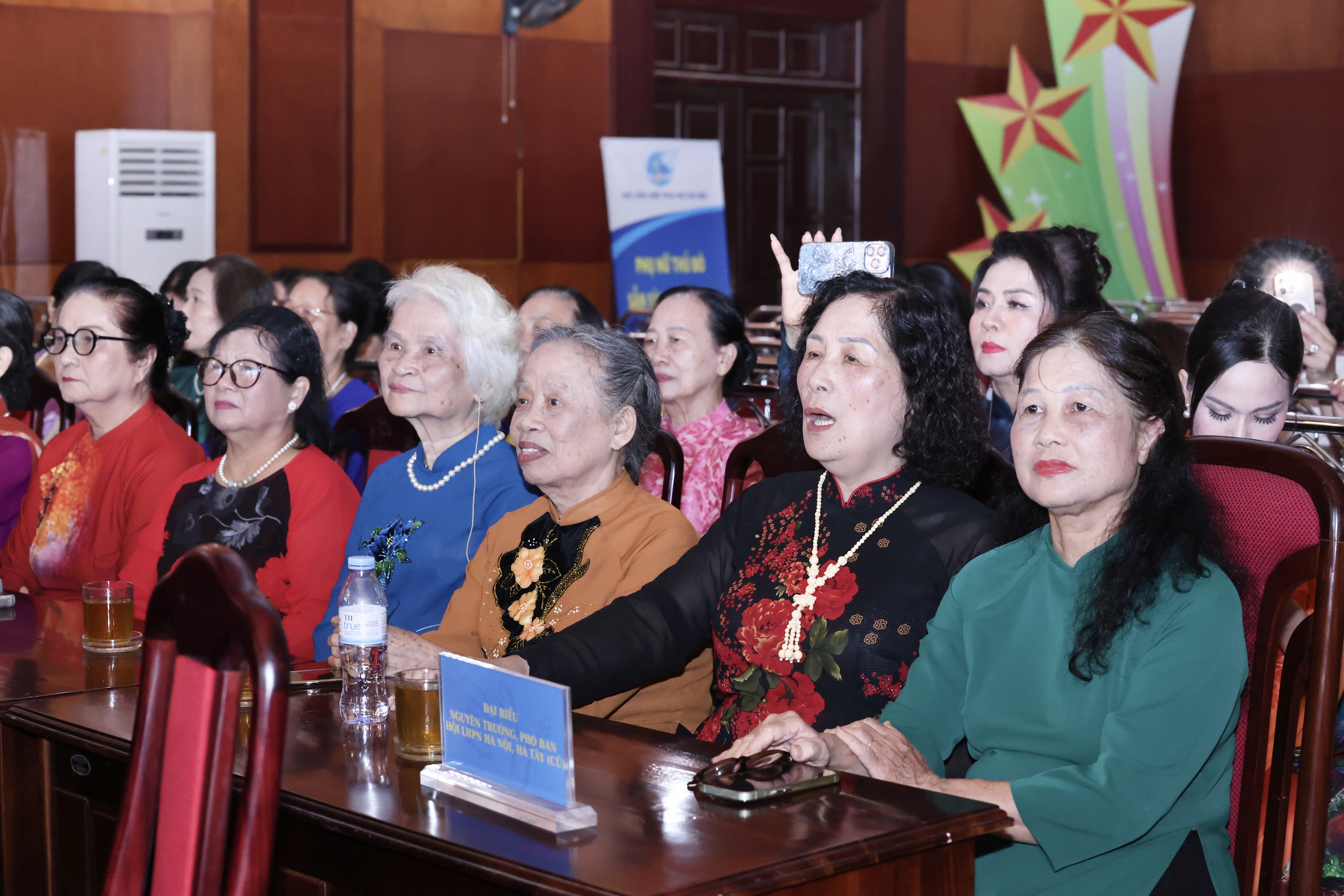 Vinh danh 8 Phụ nữ Thủ đô tiêu biểu năm 2025- Ảnh 3. Vinh danh 8 Phụ nữ Thủ đô tiêu biểu năm 2025- Ảnh 3.