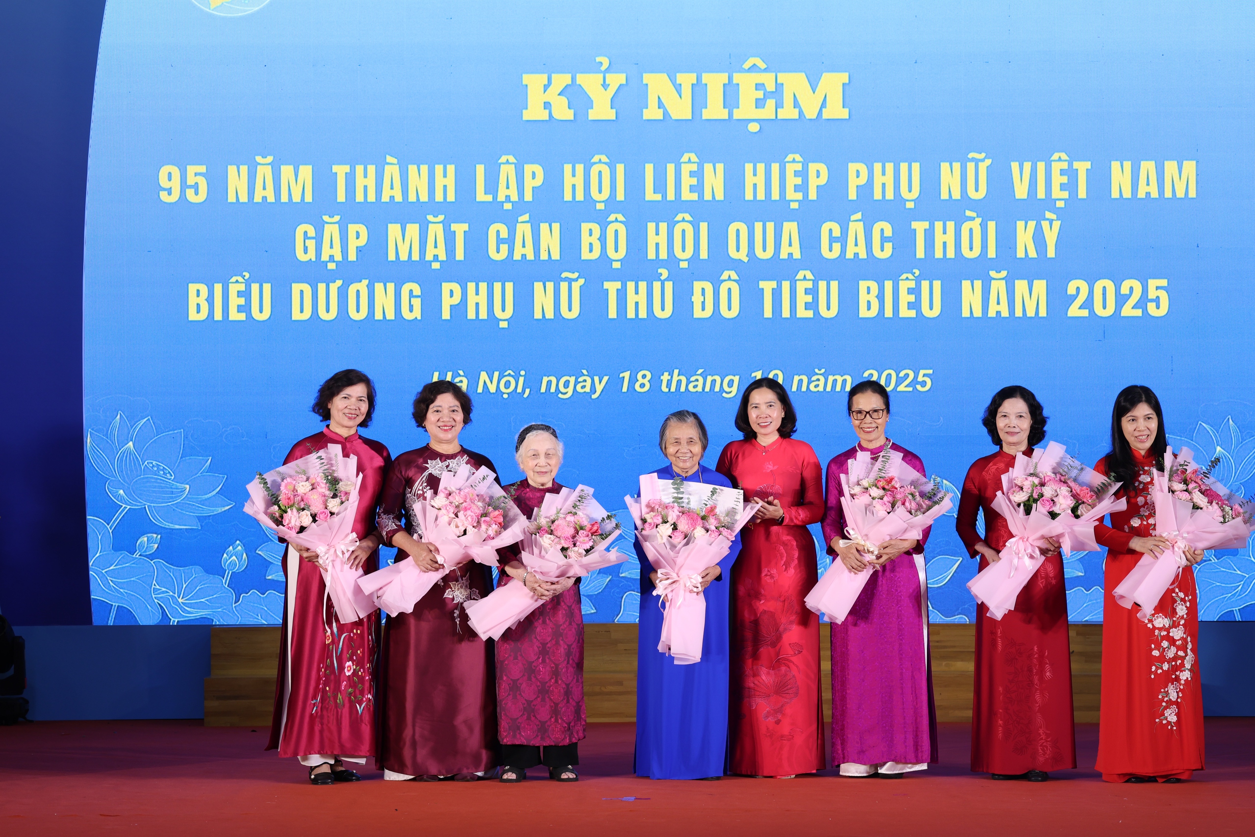 Vinh danh 8 Phụ nữ Thủ đô tiêu biểu năm 2025- Ảnh 5. Vinh danh 8 Phụ nữ Thủ đô tiêu biểu năm 2025- Ảnh 5.