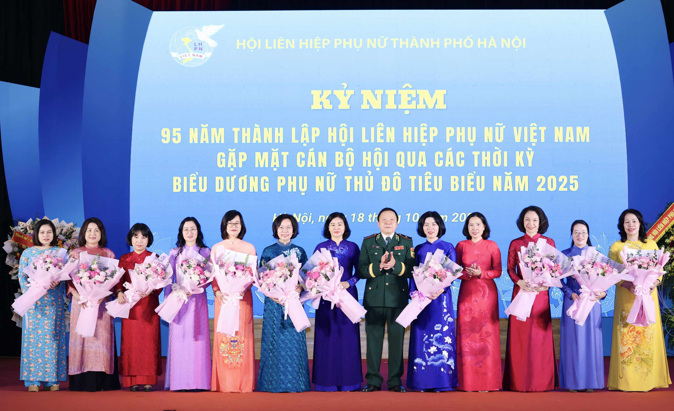 Vinh danh 8 Phụ nữ Thủ đô tiêu biểu năm 2025- Ảnh 8. Vinh danh 8 Phụ nữ Thủ đô tiêu biểu năm 2025- Ảnh 8.