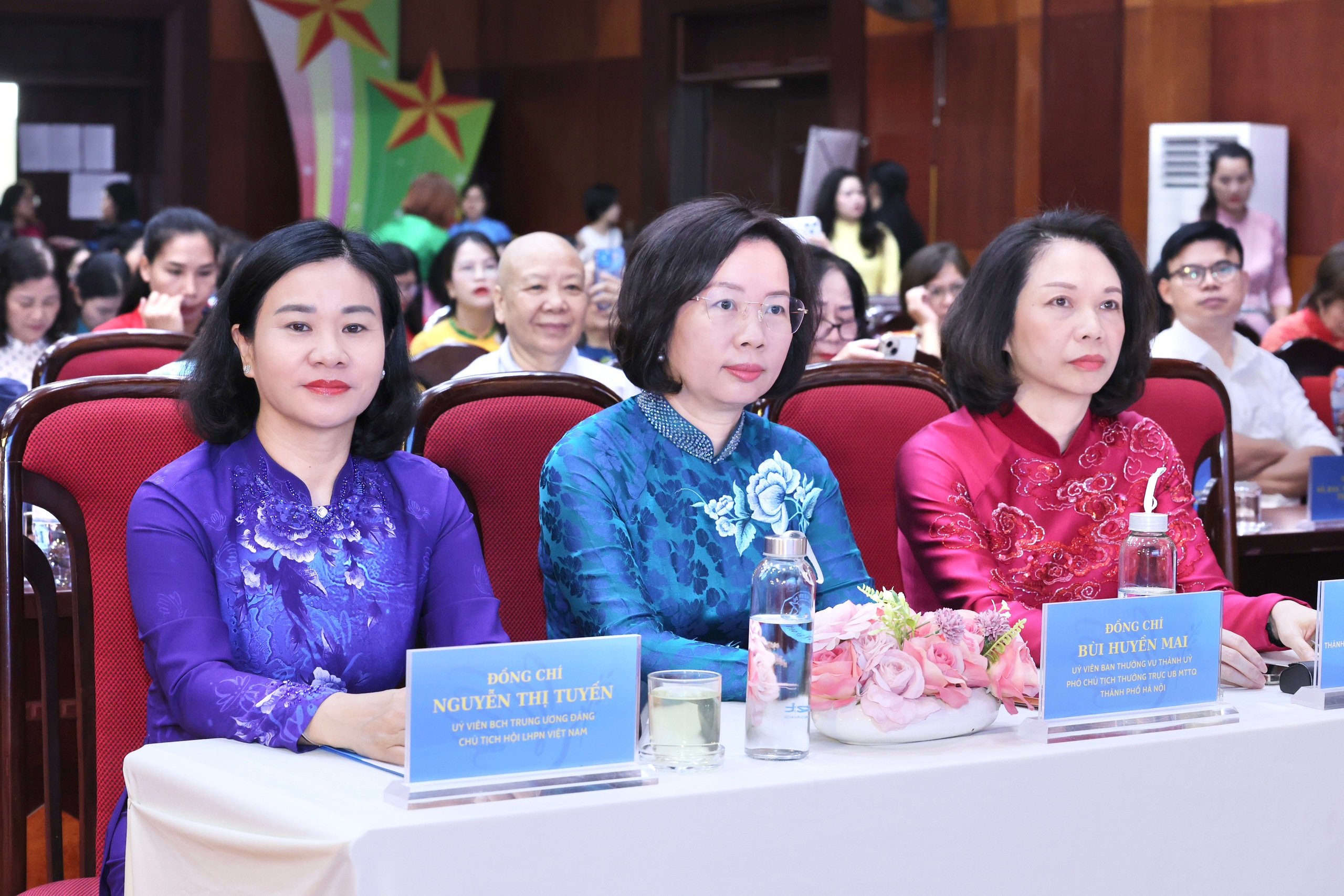 Vinh danh 8 Phụ nữ Thủ đô tiêu biểu năm 2025- Ảnh 1. Vinh danh 8 Phụ nữ Thủ đô tiêu biểu năm 2025- Ảnh 1.