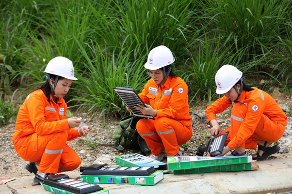 Phụ nữ EVNNPC – Bản lĩnh, sáng tạo, thắp sáng niềm tin- Ảnh 4. Phụ nữ EVNNPC – Bản lĩnh, sáng tạo, thắp sáng niềm tin- Ảnh 4.