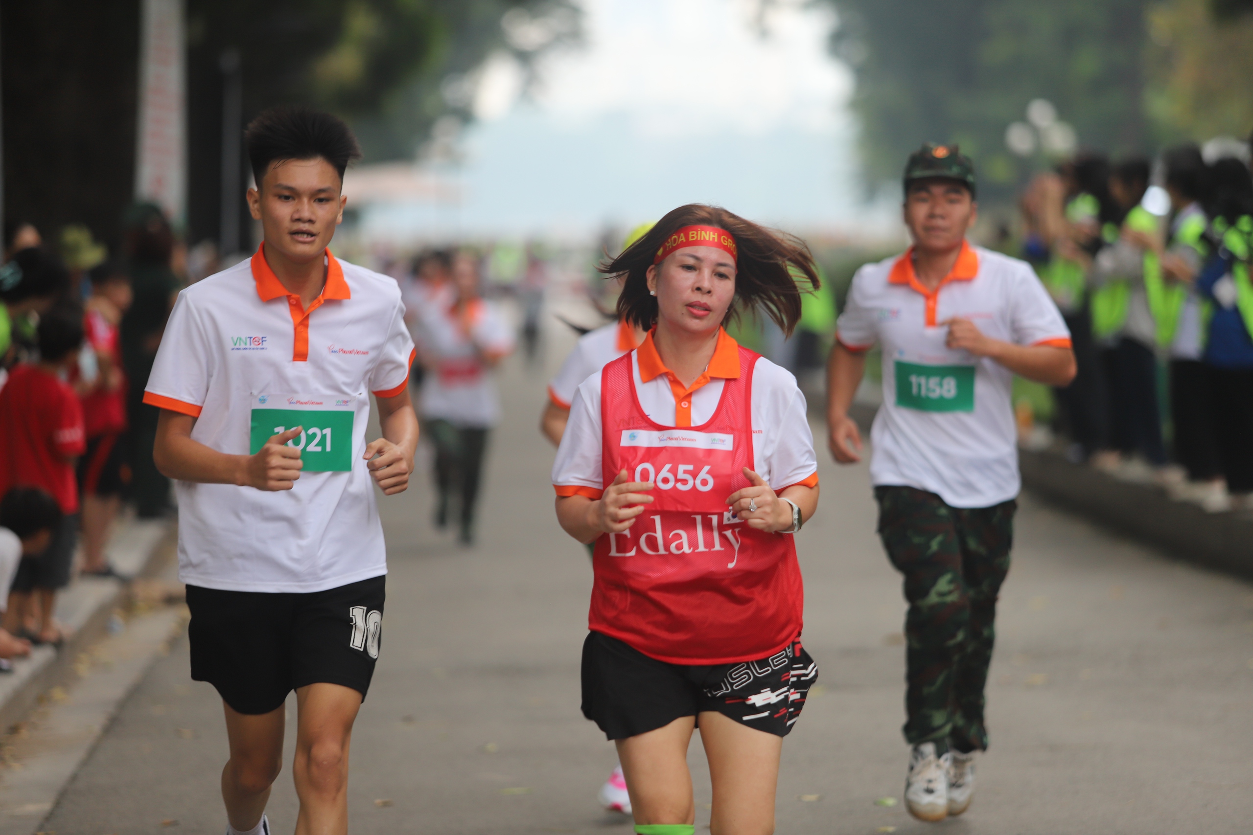 Sôi nổi giải "Phụ nữ chạy hưởng ứng Vì môi trường không khói thuốc"- Ảnh 9. Sôi nổi giải "Phụ nữ chạy hưởng ứng Vì môi trường không khói thuốc"- Ảnh 9.