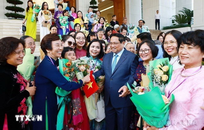 Phụ nữ Việt Nam: Từ truyền thống anh hùng đến khát vọng cống hiến- Ảnh 4. Phụ nữ Việt Nam: Từ truyền thống anh hùng đến khát vọng cống hiến- Ảnh 4.