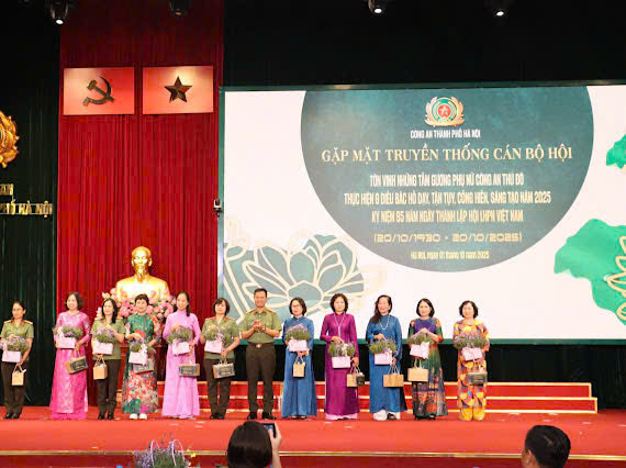 Xây dựng hình ảnh đẹp của phụ nữ Công an Thủ đô- Ảnh 2.
