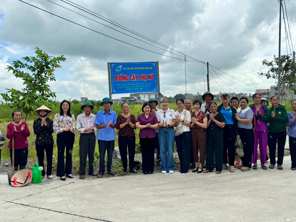 “Đường cây phụ nữ” chào mừng Đại hội đại biểu Đảng bộ tỉnh Ninh Bình- Ảnh 1.
