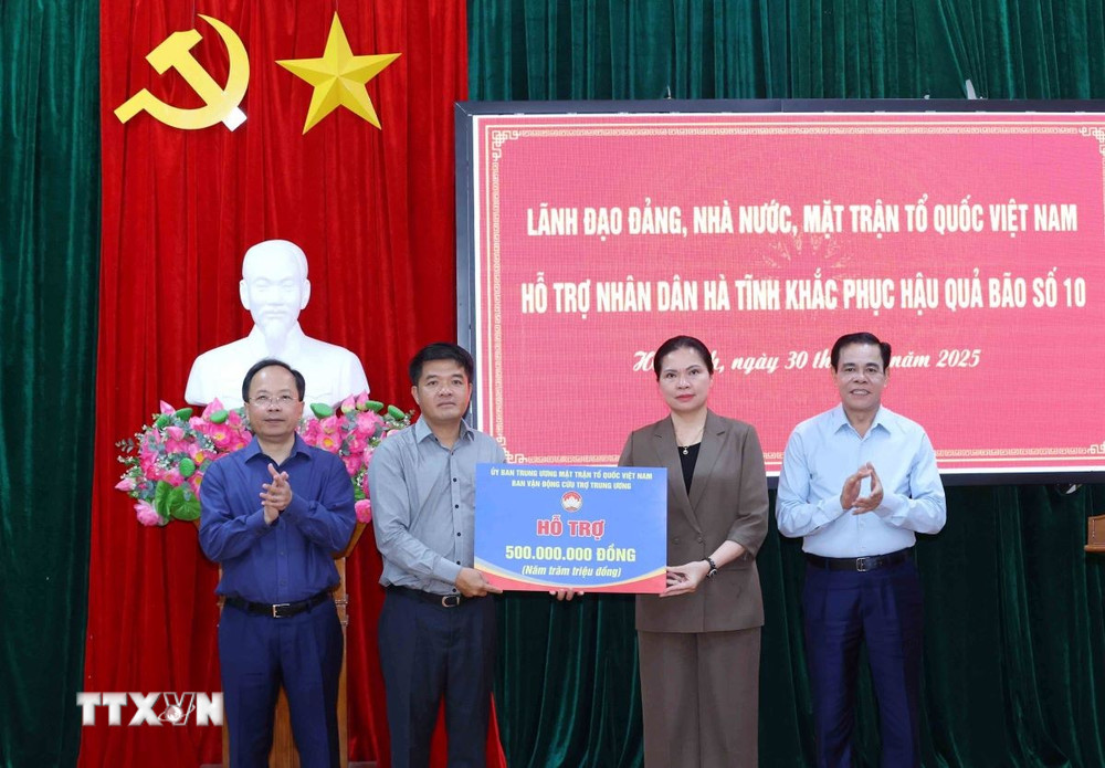 Thường trực Ban Bí thư động viên, hỗ trợ Hà Tĩnh khắc phục hậu quả bão số 10- Ảnh 2. Thường trực Ban Bí thư động viên, hỗ trợ Hà Tĩnh khắc phục hậu quả bão số 10- Ảnh 2.