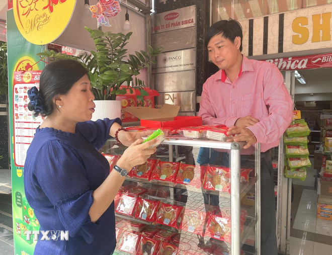 TP Hồ Chí Minh: Sức mua bánh Trung Thu tăng vọt, nhiều thương hiệu "cháy" hàng- Ảnh 1.