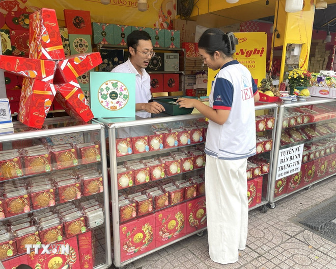 TP Hồ Chí Minh: Sức mua bánh Trung Thu tăng vọt, nhiều thương hiệu "cháy" hàng- Ảnh 2.
