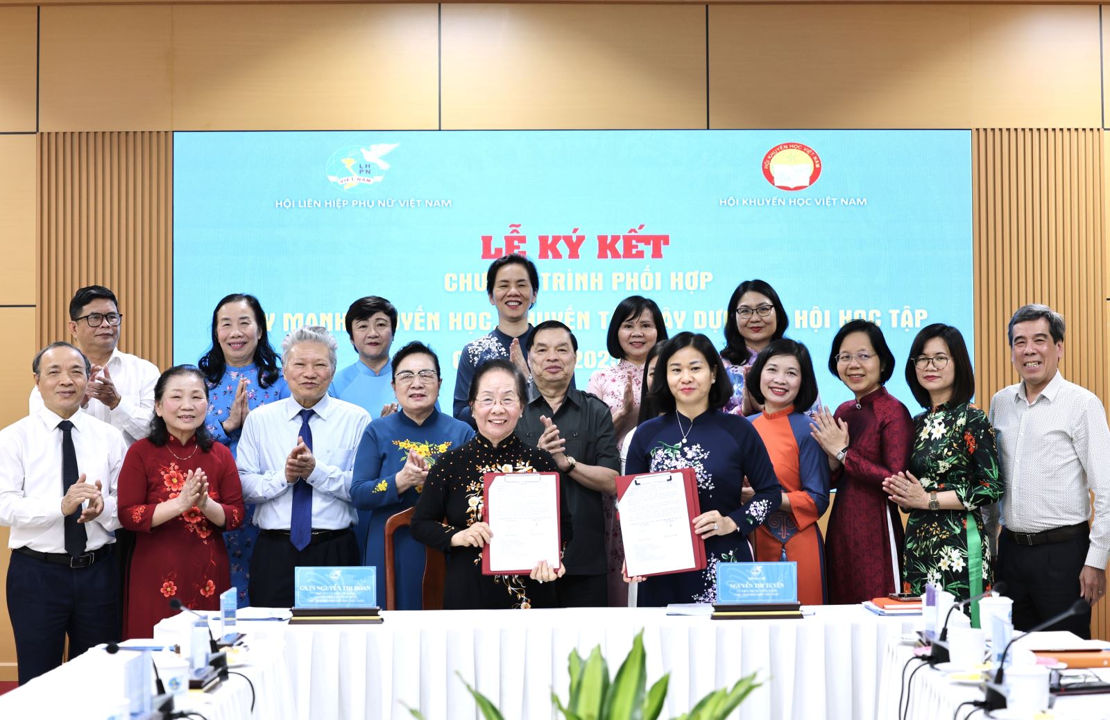 Xây dựng người phụ nữ Việt Nam thời đại mới toàn diện- Ảnh 20. Xây dựng người phụ nữ Việt Nam thời đại mới toàn diện- Ảnh 20.