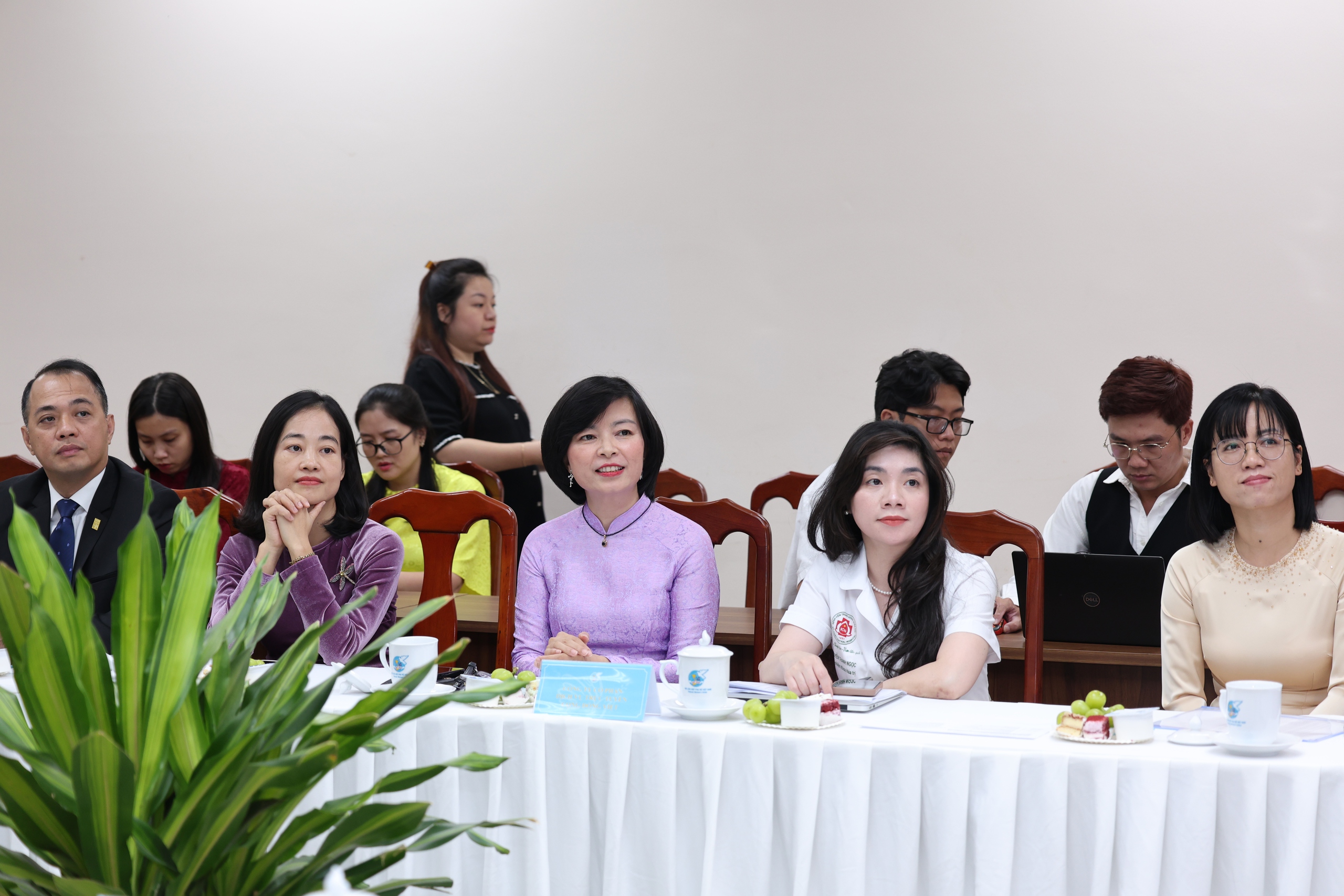 "Chạm sẻ chia, Trao hy vọng 2025" hỗ trợ tầm soát ung thư miễn phí cho phụ nữ- Ảnh 3. "Chạm sẻ chia, Trao hy vọng 2025" hỗ trợ tầm soát ung thư miễn phí cho phụ nữ- Ảnh 3.