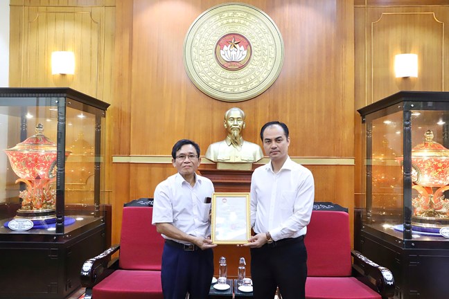 Quân ủy Trung ương, Bộ Quốc phòng ủng hộ số tiền 10 tỷ đồng hỗ trợ đồng bào bị thiệt hại do bão lũ- Ảnh 3. Quân ủy Trung ương, Bộ Quốc phòng ủng hộ số tiền 10 tỷ đồng hỗ trợ đồng bào bị thiệt hại do bão lũ- Ảnh 3.